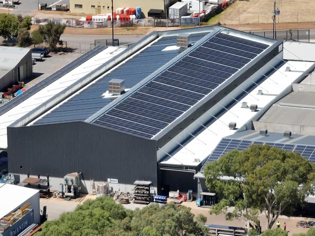 Why AIKO’s High-Efficiency Solar Modules Are the Best Choice for BESS-Integrated Solar Systems